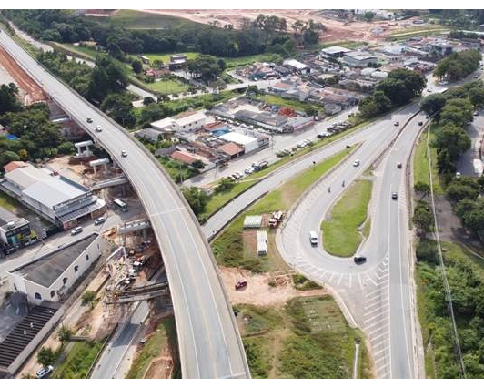 CCR ViaOeste lança vigas em viaduto na Raposo Tavares em São Roque