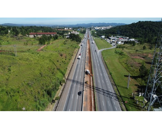 Obras de construção da nova faixa adicional na Rodovia Castello Branco (SP280) avançam na região de Araçariguama