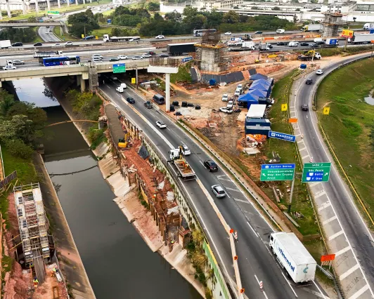 CCR RioSP faz lançamento de vigas do novo viaduto de interligação da Via Dutra à Hélio Smidt